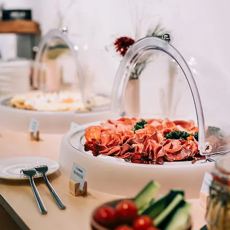 Dom, Zentral - Herzlich - Sozial Engagiert 3*