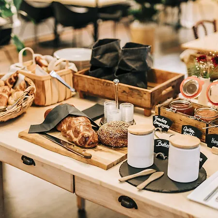 Dom, Zentral - Herzlich - Sozial Engagiert