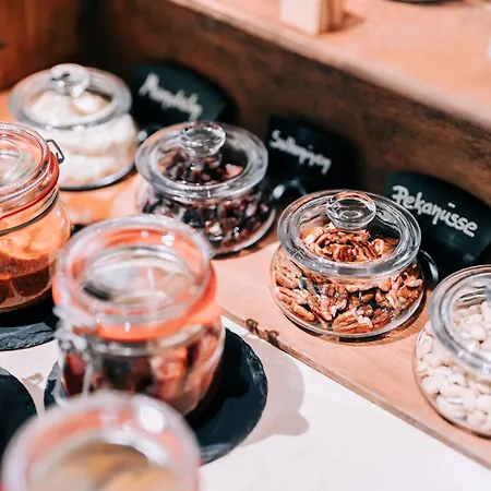 Dom, Zentral - Herzlich - Sozial Engagiert 3*